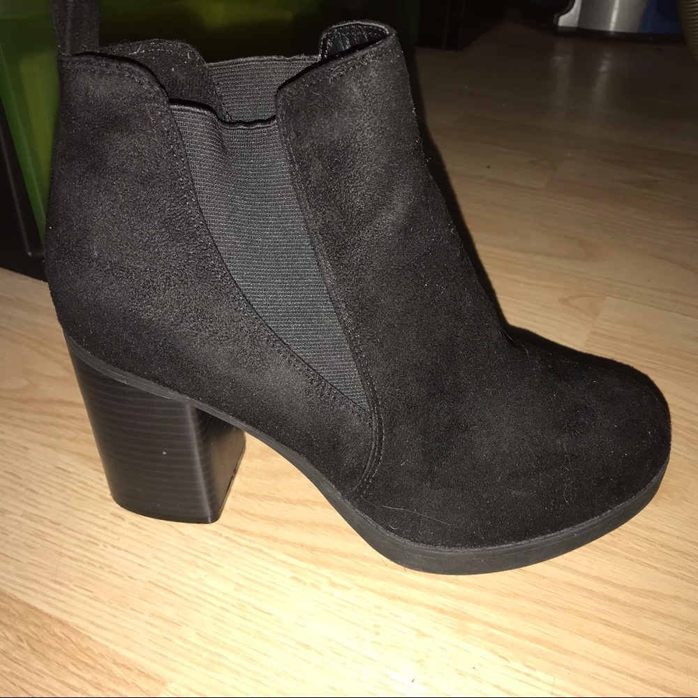 American Eagle by Payless Platform Ankle Booties